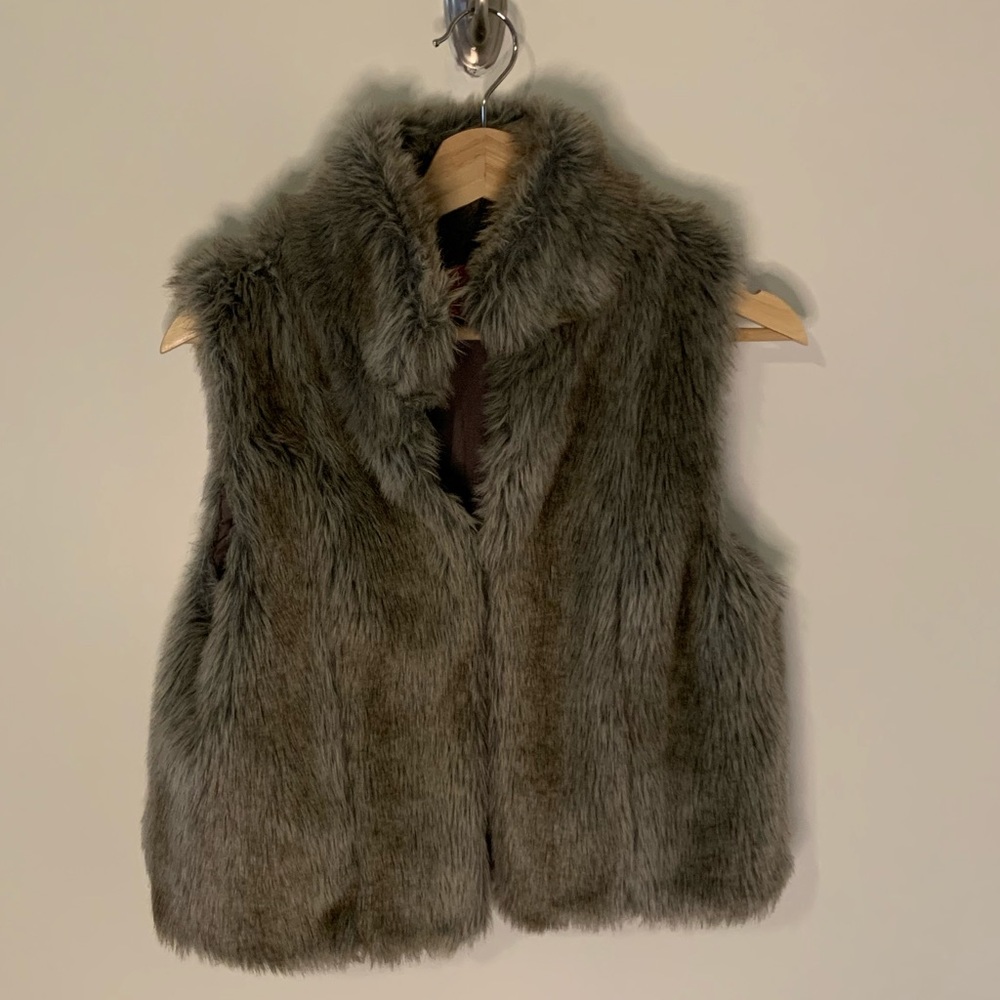 Elle faux fur vest